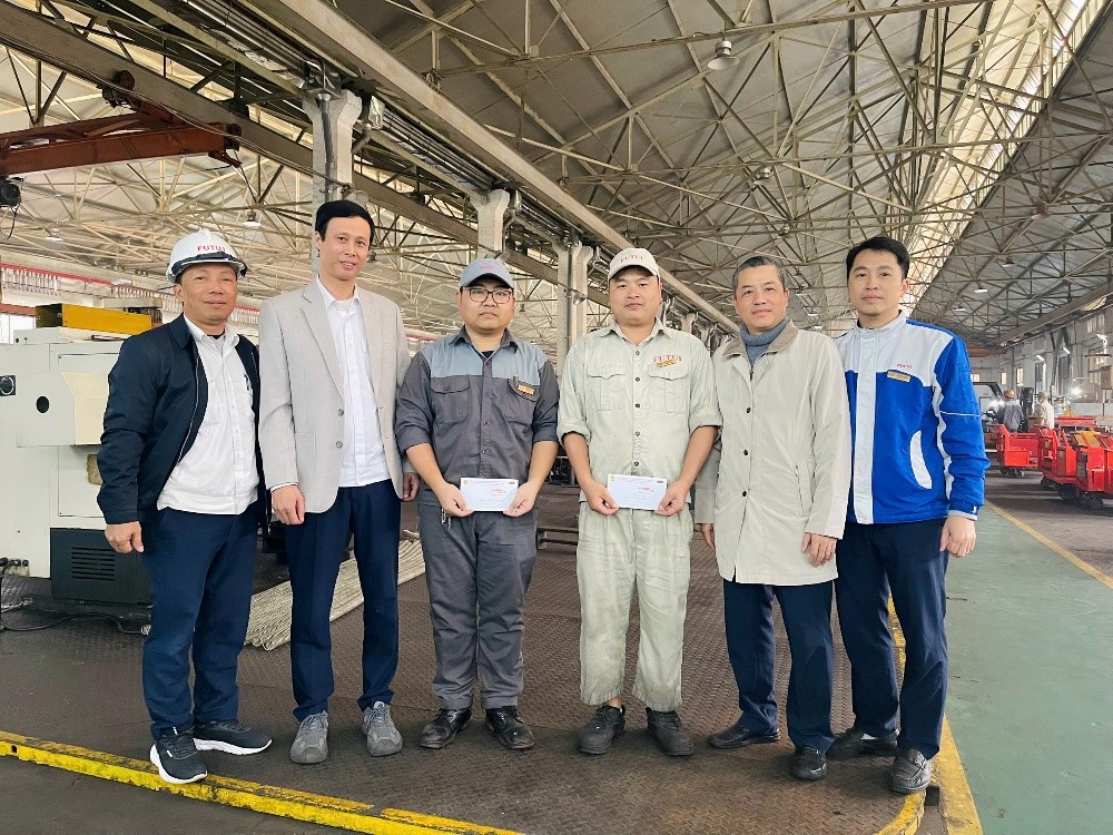 BAN THƯỜNG VỤ CÔNG ĐOÀN CÔNG TY TỔ CHỨC  TRAO QUÀ TẾT BÍNH NGỌ - 2026 CHO NGƯỜI LAO ĐỘNG